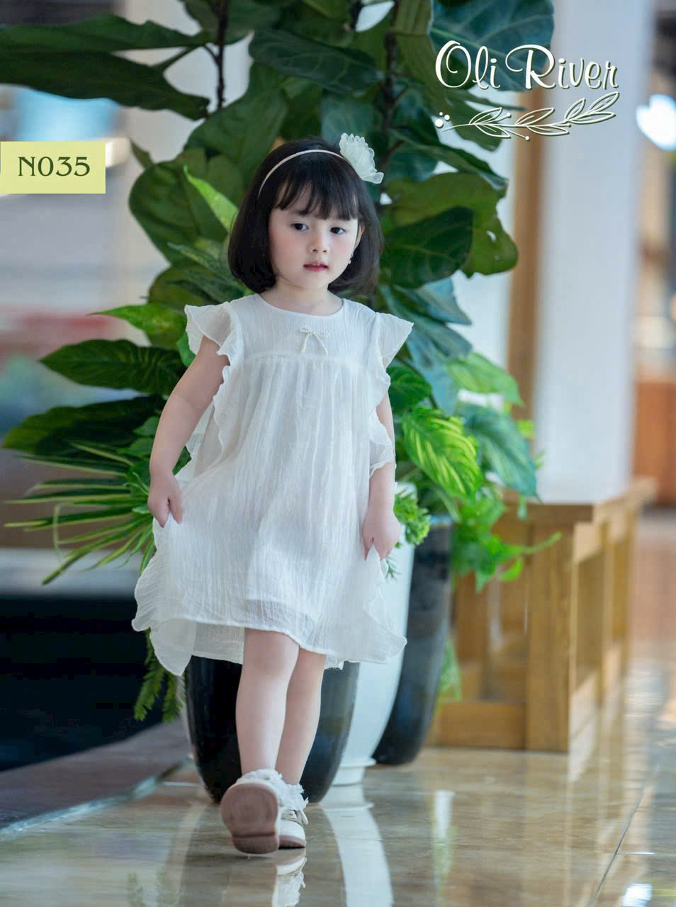 Đầm bé gái màu trắng Đầm bé gái màu trắng